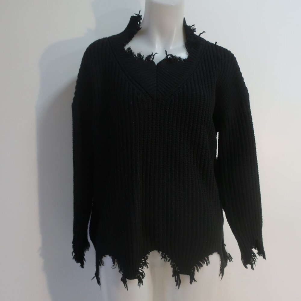 Women Seek the Label Black (Item- 45) Chunky Knit Raw Chewed Hem Sweater M